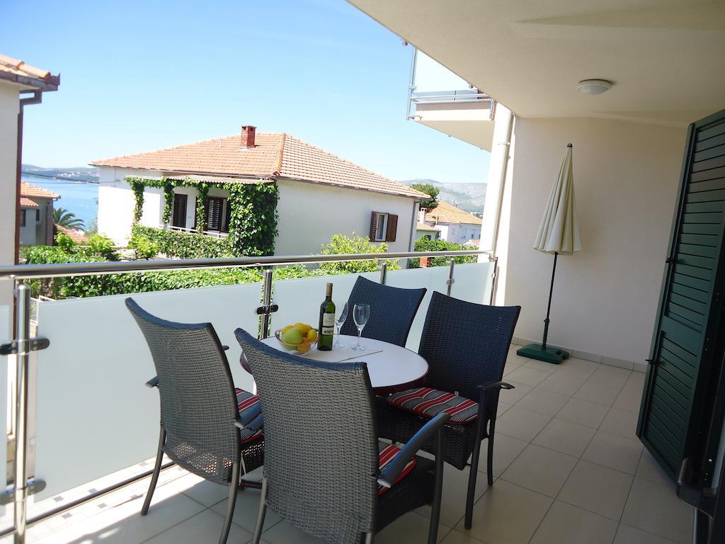 Apartments Cavar Trogir Quarto foto